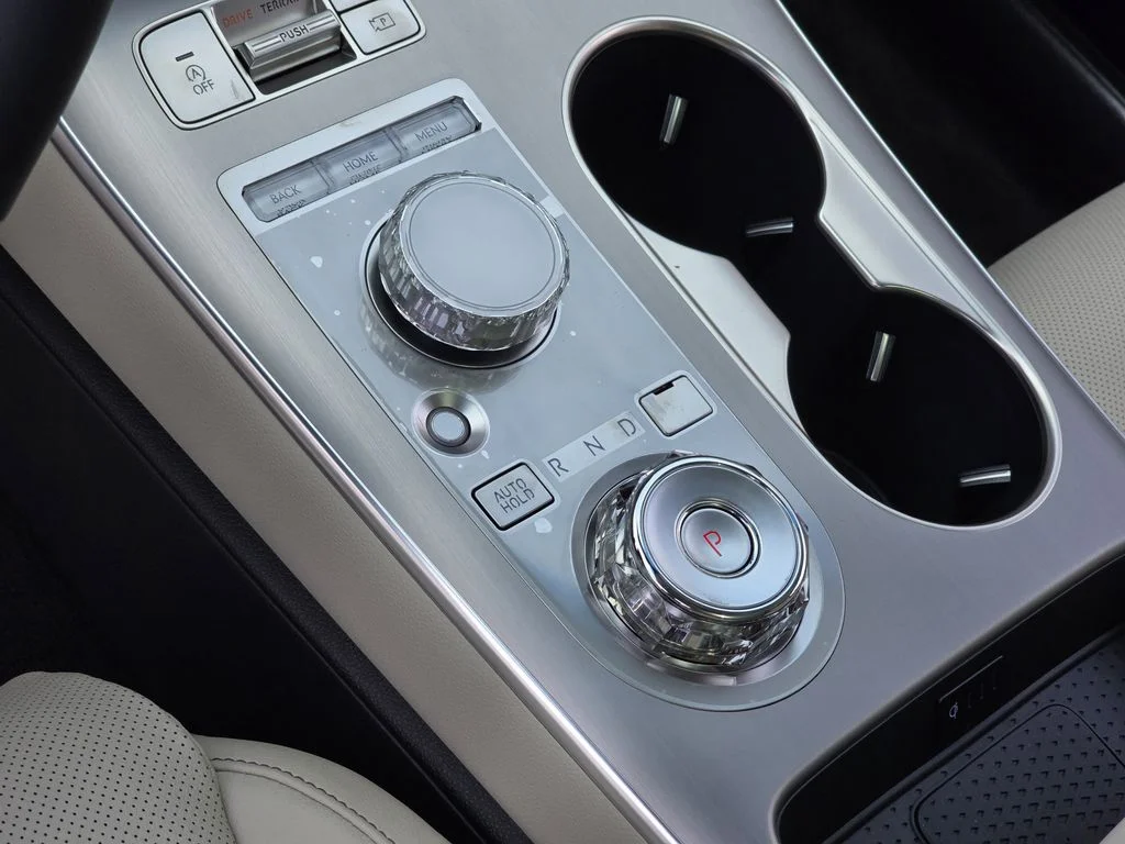 New 2027 White Genesis 2.5T Select image 17