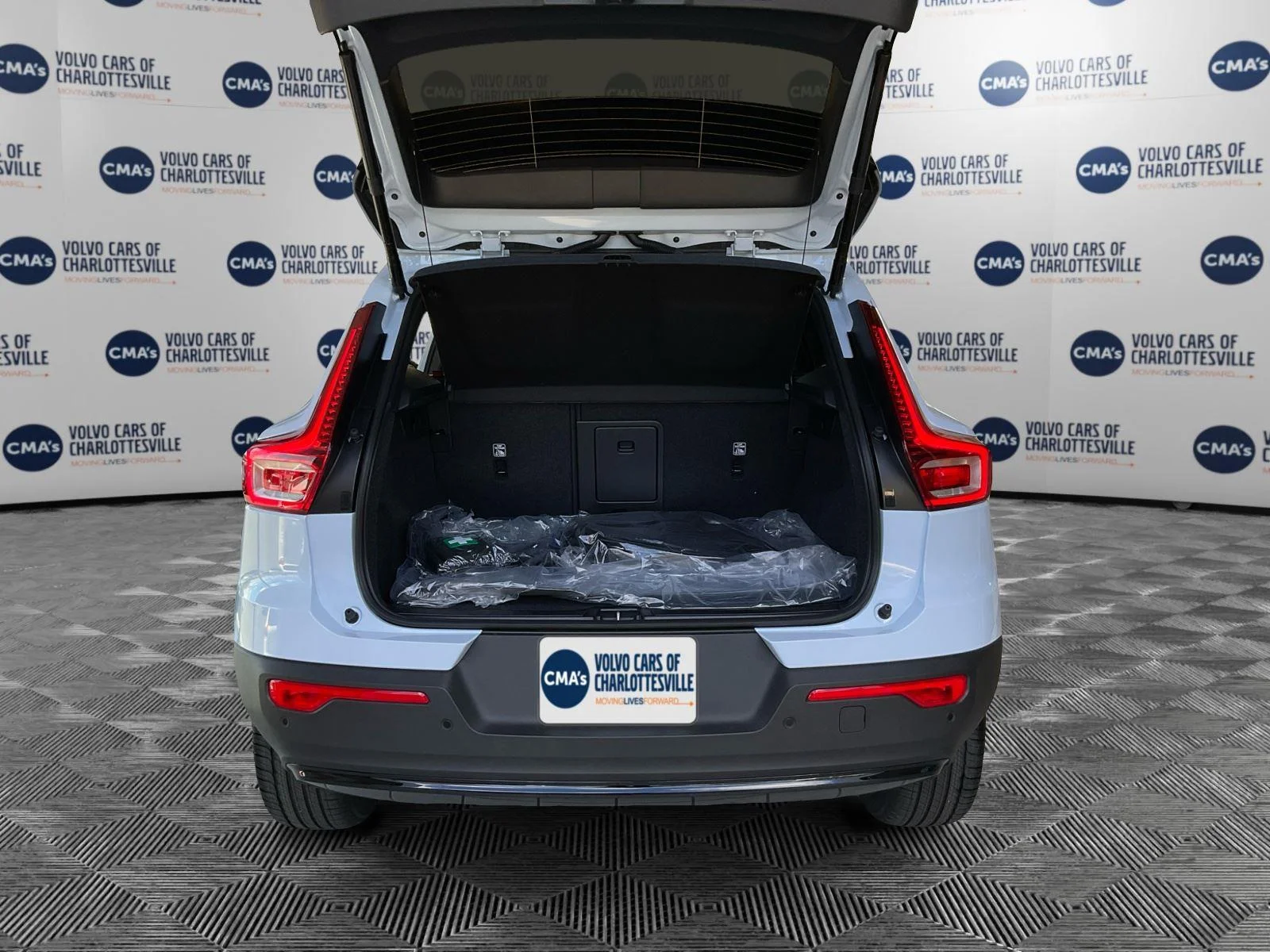 2026 Volvo XC40 Plus - Photo 11