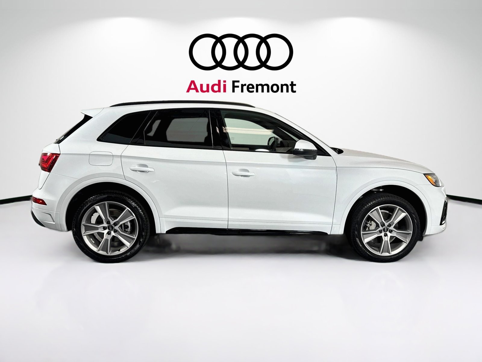 Used 2025 Glacier White Audi S line Premium image 4