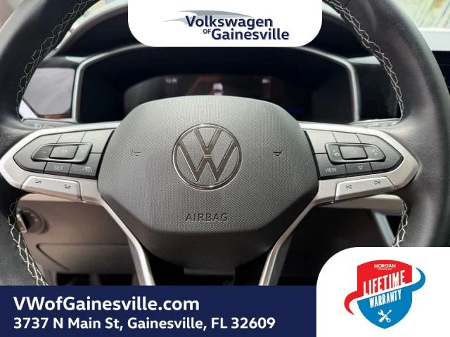 Certified Used 2025 Pyrite Silver Metallic Volkswagen SE image 21