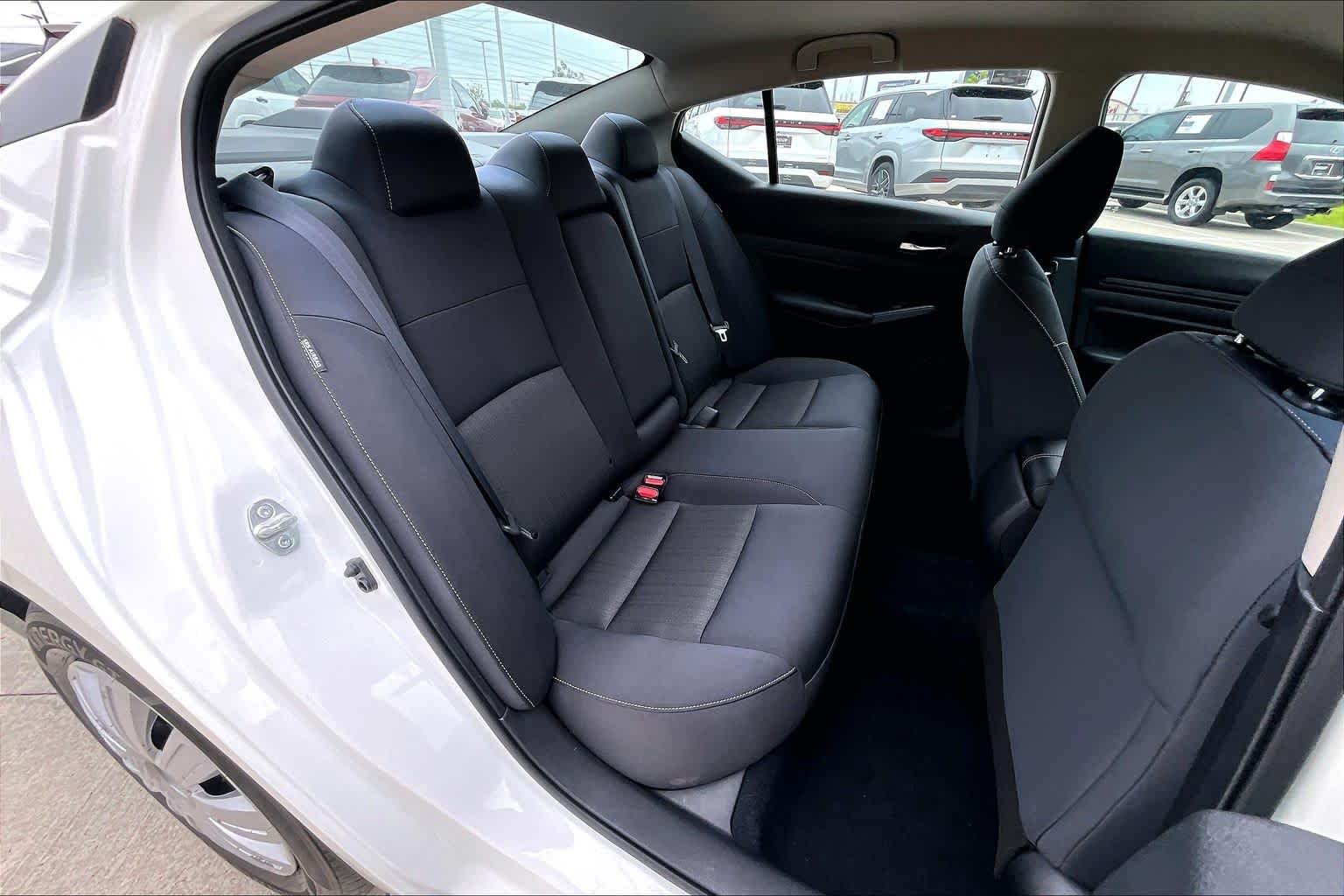 Used 2021 Glacier White Nissan 2.5 S image 20