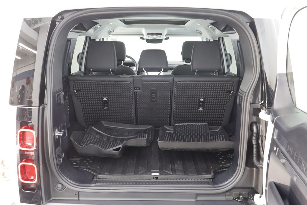 Used 2025 White Land Rover S image 17