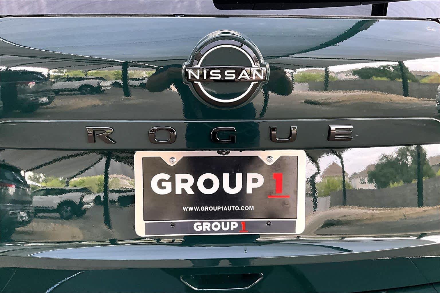 New 2027 Obsidian Green Pearl Nissan Dark Armor image 8
