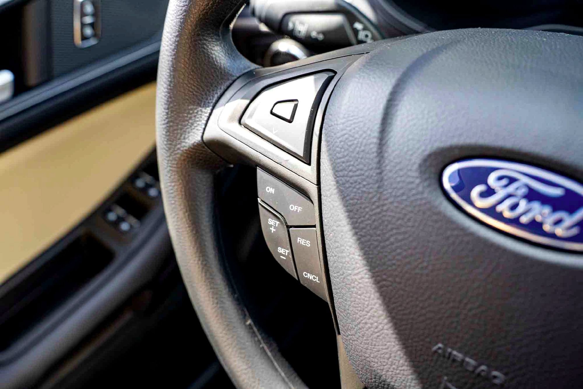 New 2024 Agate Black Metallic Ford SE image 16