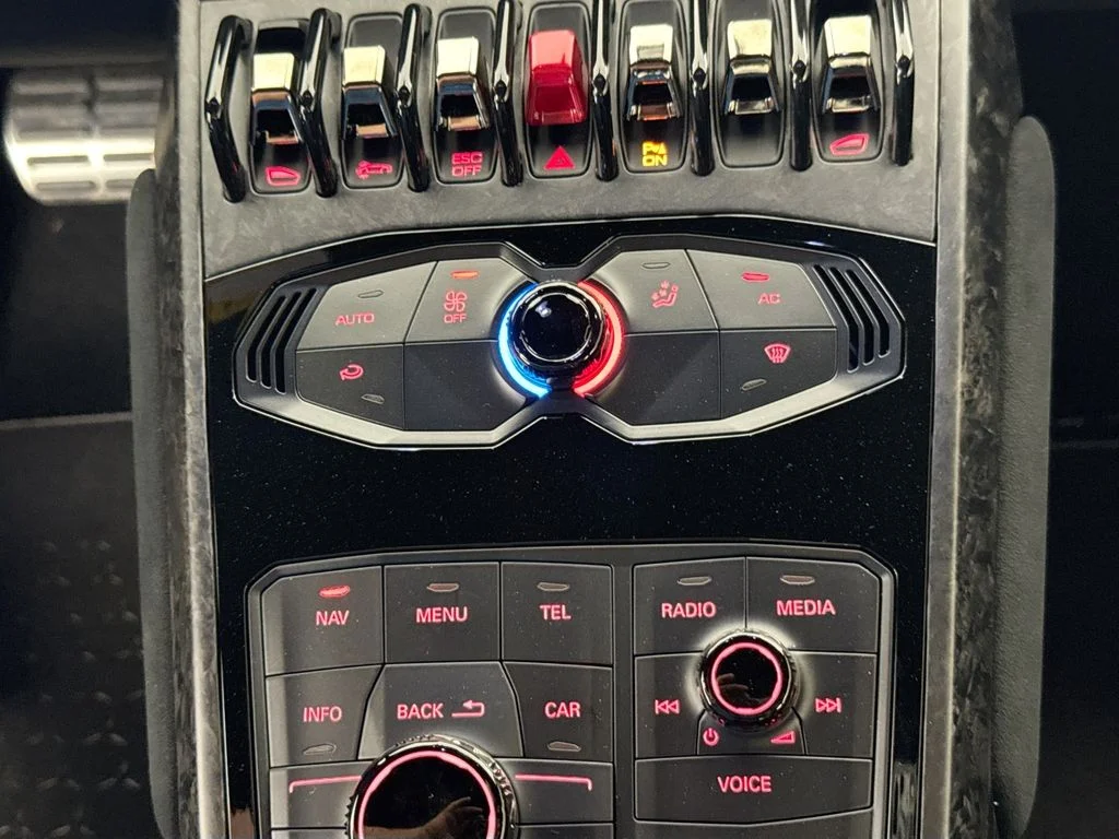 Used 2018 Gold Lamborghini Performante image 16