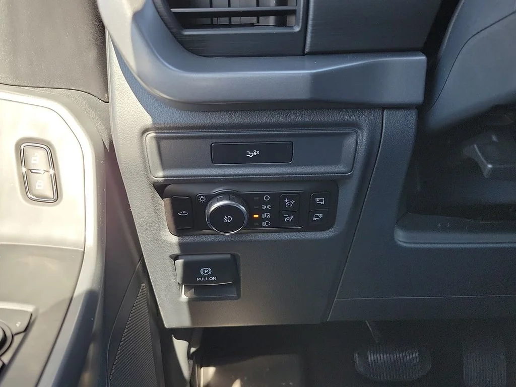 New 2026 Oxford White Ford XLT image 14