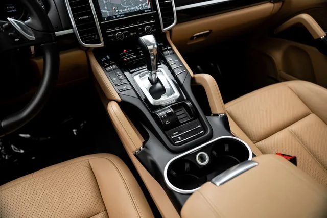 Used 2014  Porsche Diesel Platinum Edition image 19