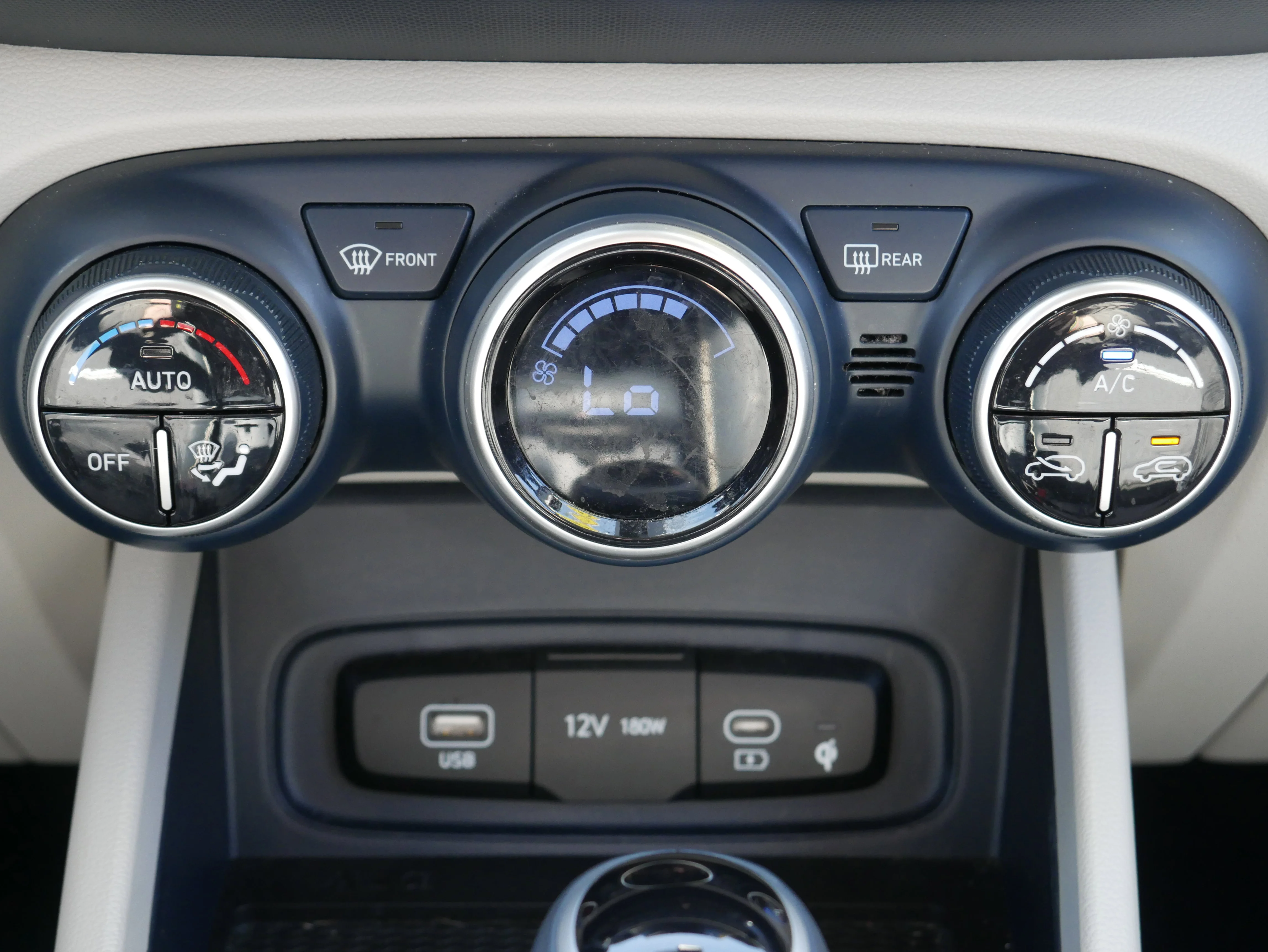 2024 Hyundai Venue Limited - Photo 21