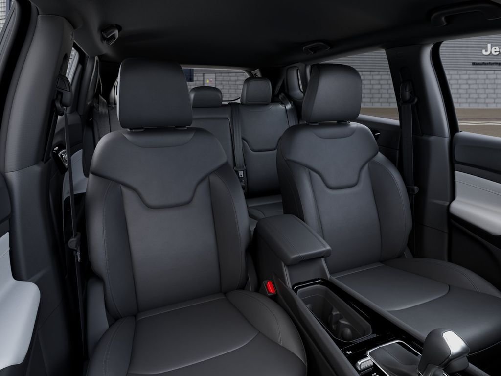 New 2026 Diamond Black Crystal Pearl-Coat Exterior Paint Jeep Limited image 16