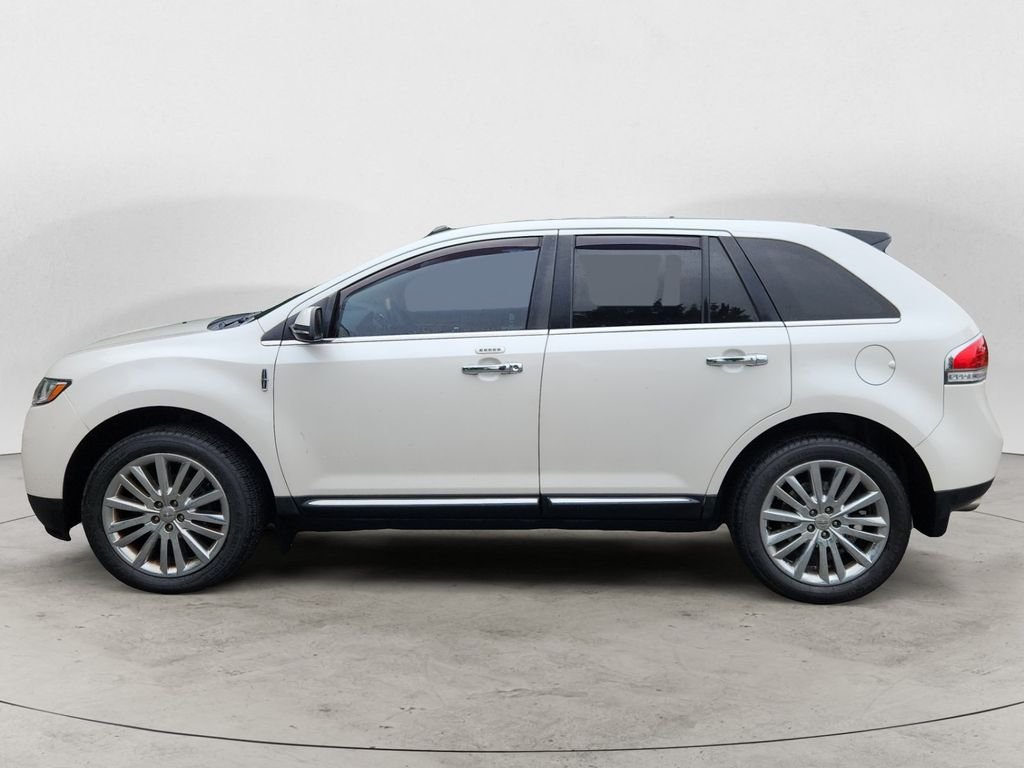 Used 2015 White Lincoln Base image 8