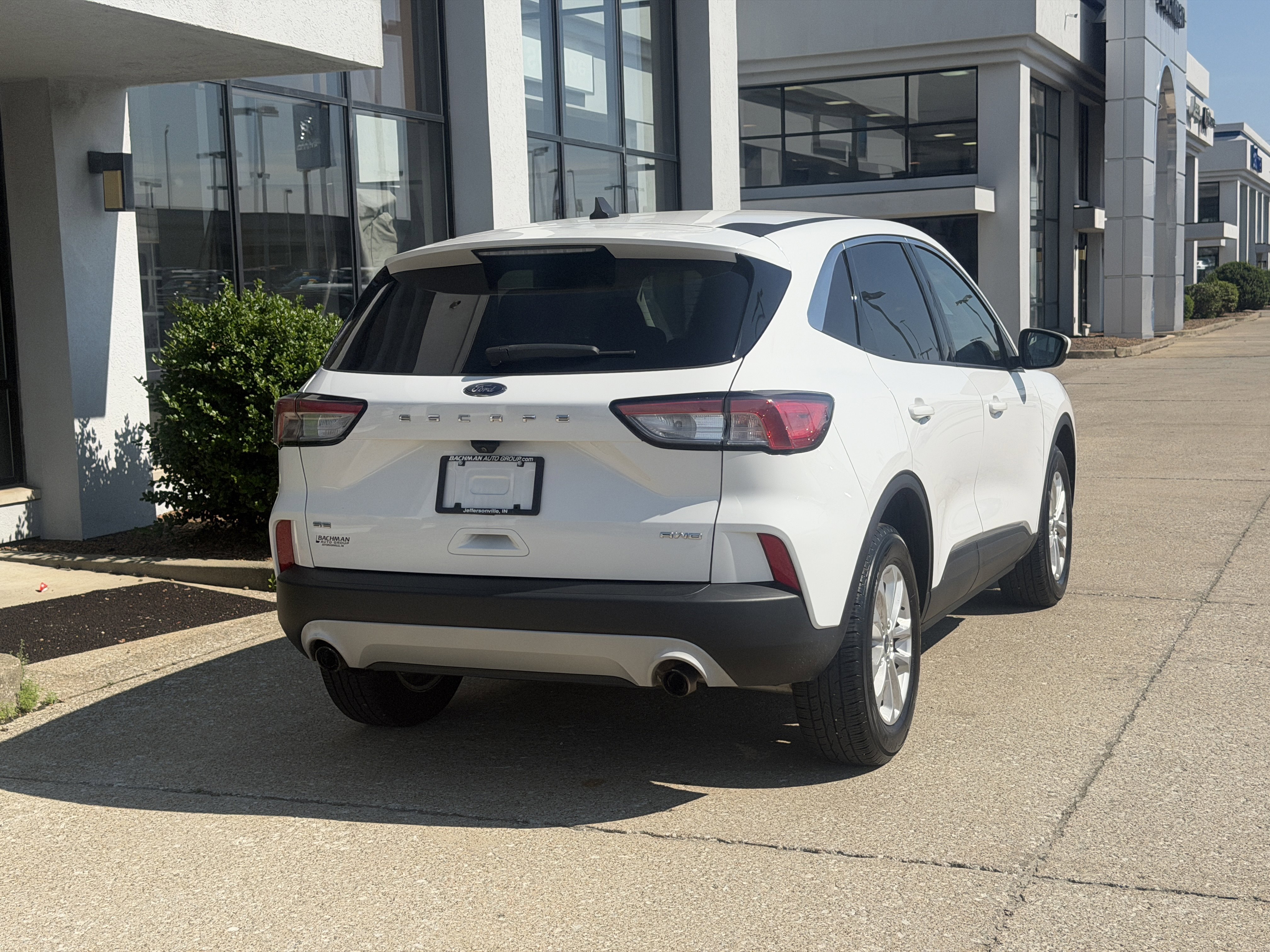 Used 2021 Oxford White Ford SE image 5