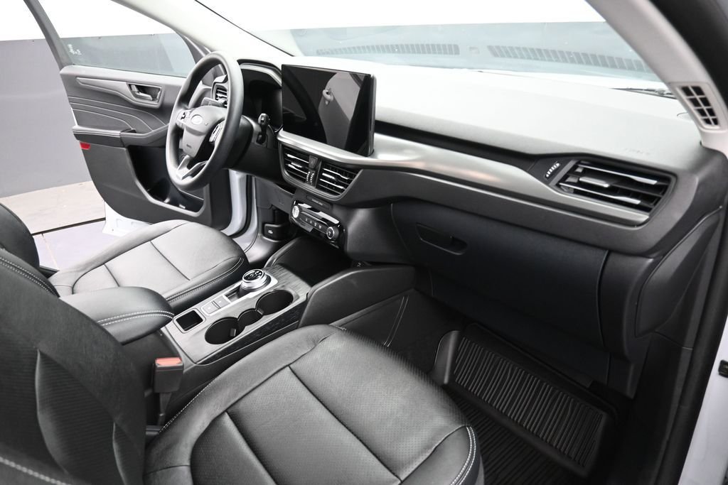 Used 2025 Silver Ford Active image 16