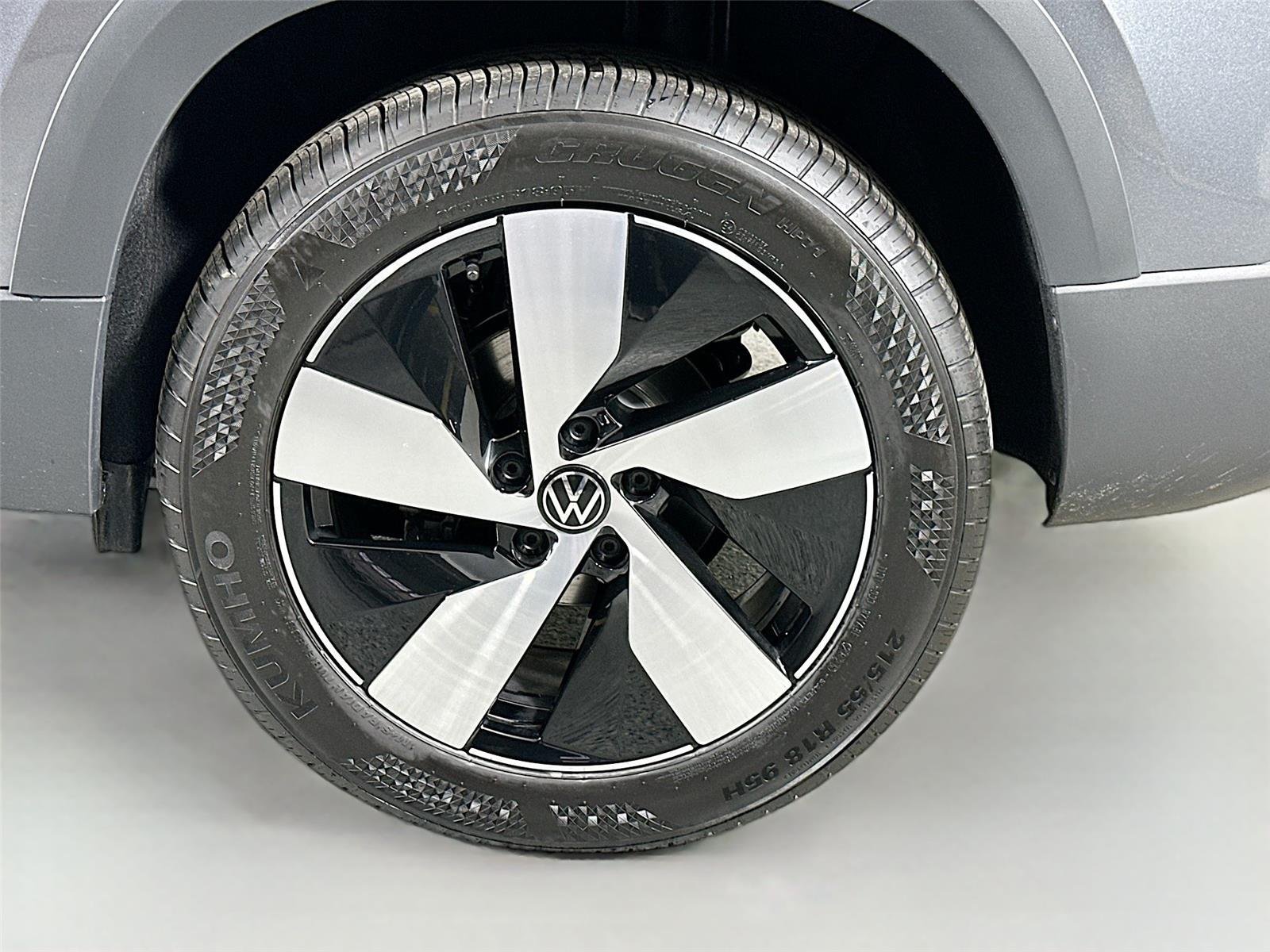 New 2026 Platinum Gray Metallic Volkswagen S image 27