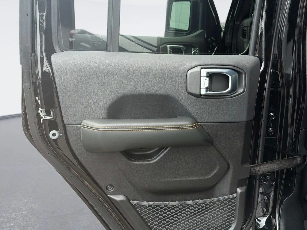New 2026 Black Clear-Coat Exterior Paint Jeep Sahara image 11