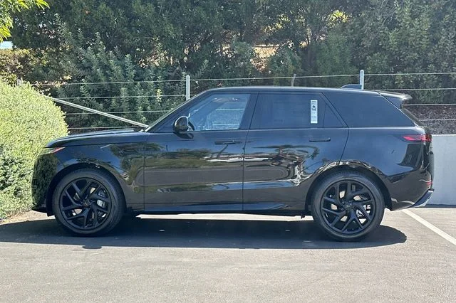 New 2026 Santorini Black Land Rover Dynamic SE image 2