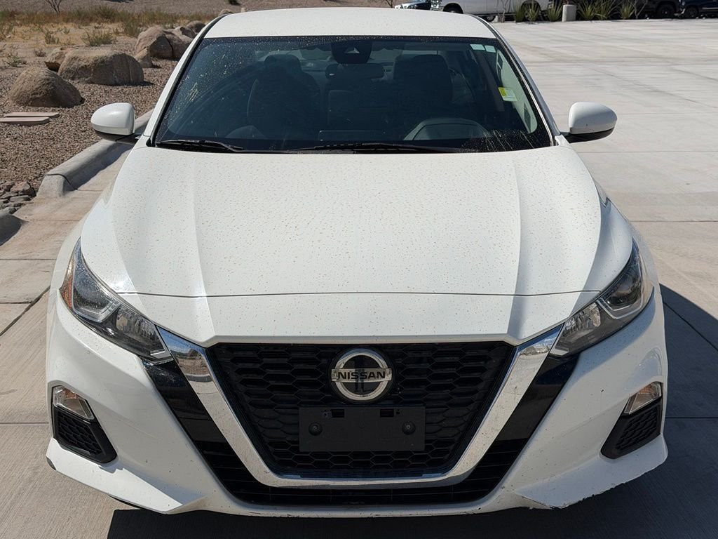 Used 2021 White Nissan 2.5 S image 3