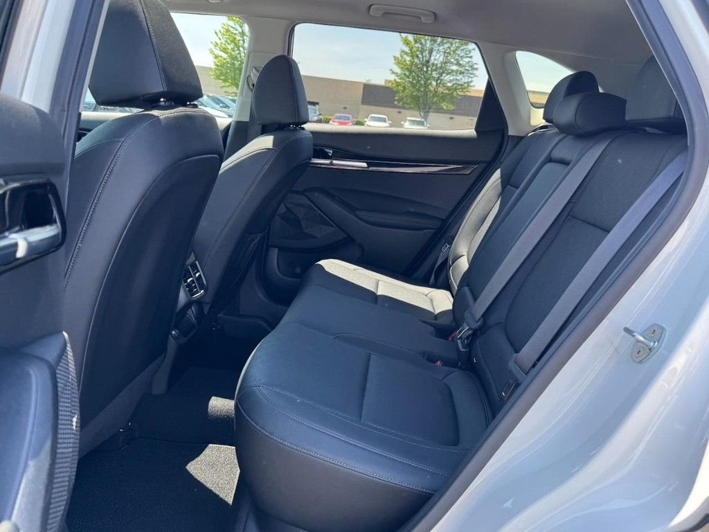 Used 2022 White Kia EX image 10