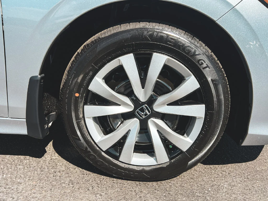 New 2026 Solar Silver Metallic Honda LX image 4