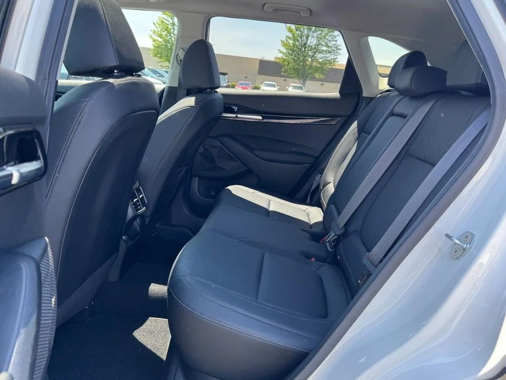 Used 2022 White Kia EX image 10