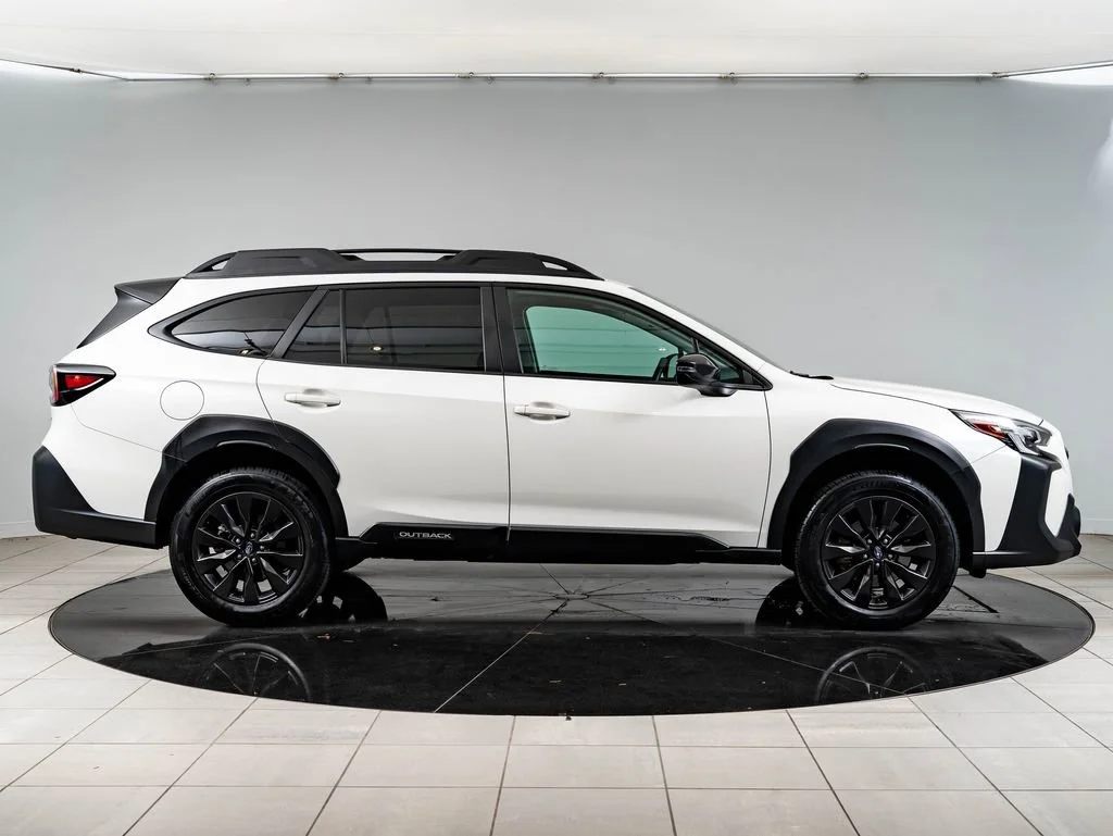 Used 2025 Crystal White Pearl Subaru Onyx Edition XT image 11