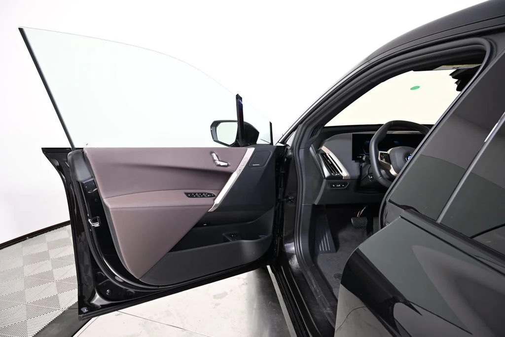 2026 BMW iX 45 - Photo 20