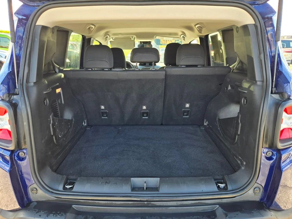 Used 2020 Blue Jeep Trailhawk image 31
