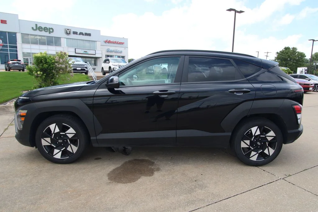 Used 2025 Black Hyundai SEL image 15