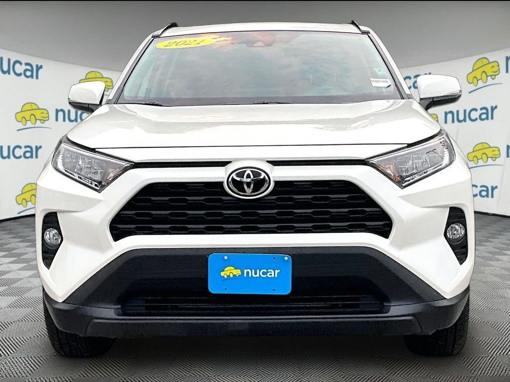 Used 2021 White Toyota XLE Premium image 2