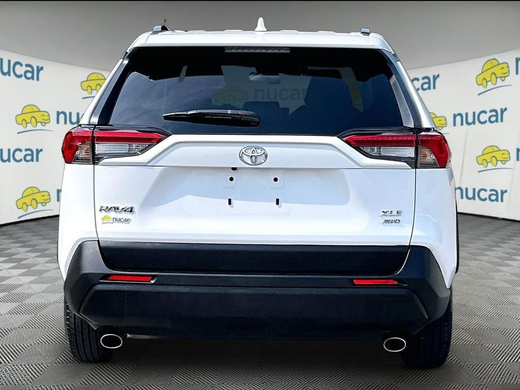 Used 2025 White Toyota XLE image 5
