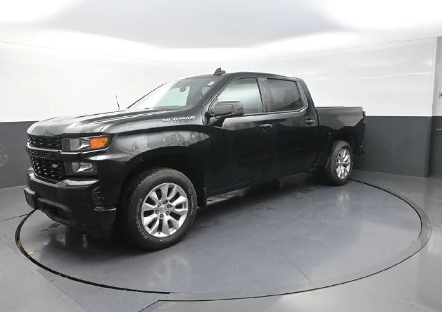 Used 2020  Chevrolet Custom image 3