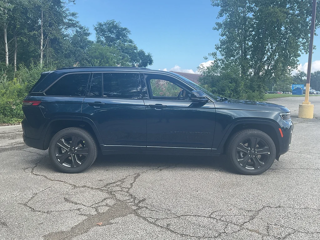 New 2027 Fathom Blue Pearlcoat Jeep Limited Reserve image 4