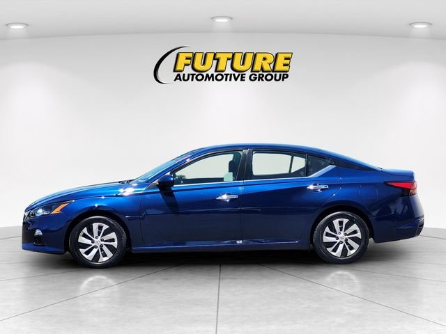 Used 2022 Blue Nissan 2.5 S image 7