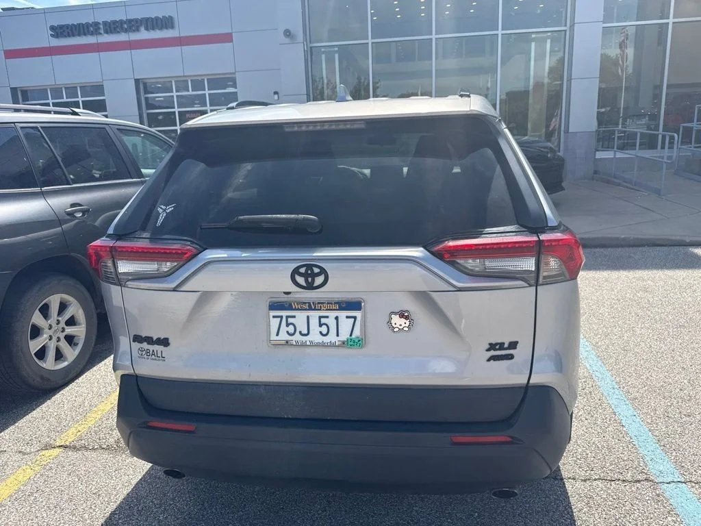 Used 2019 Silver Toyota XLE image 5