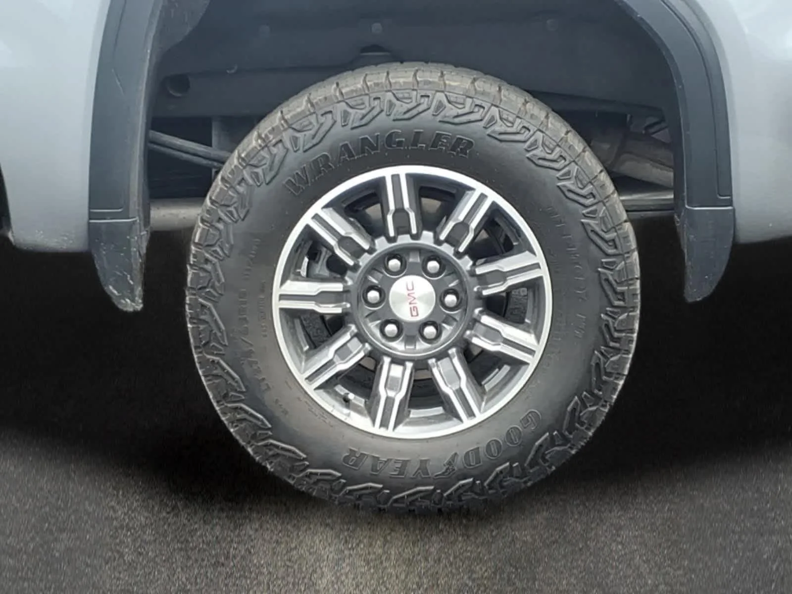Used 2025 Sterling Metallic GMC AT4 image 3