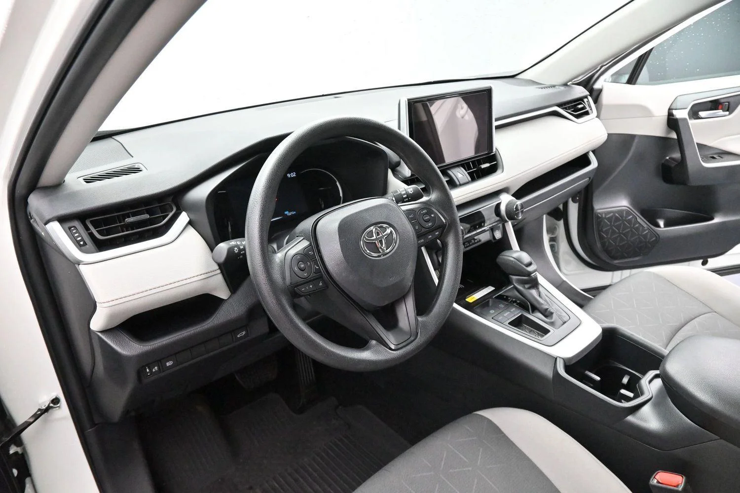 Used 2025 White Toyota XLE image 15