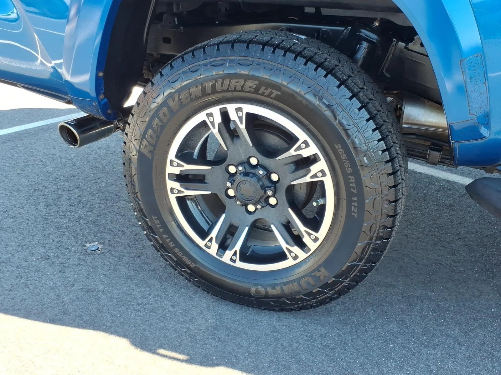 Used 2017 Blazing Blue Pearl Toyota SR5 image 11