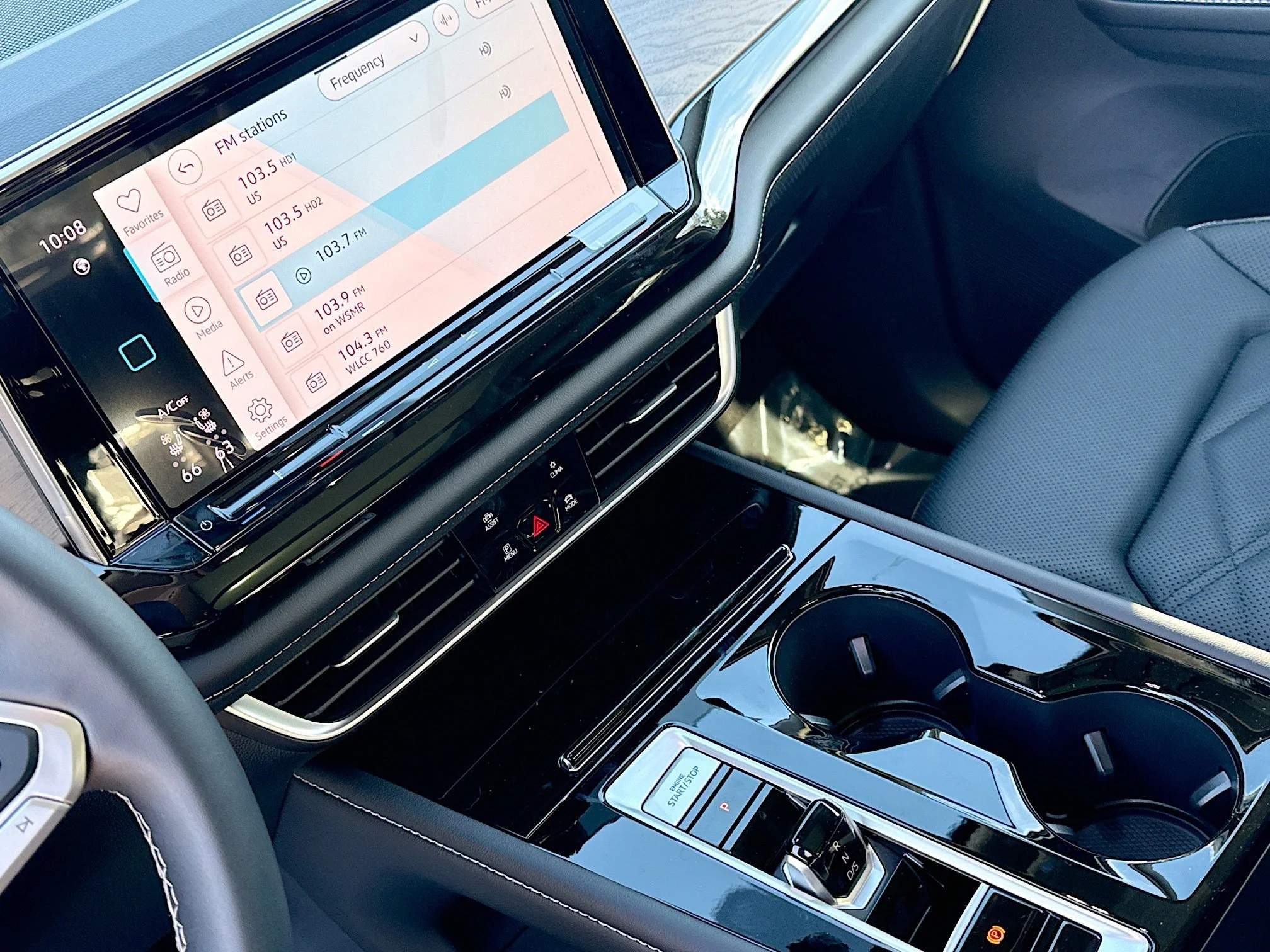 New 2026 Mist Volkswagen 2.0T SE w/Technology image 27