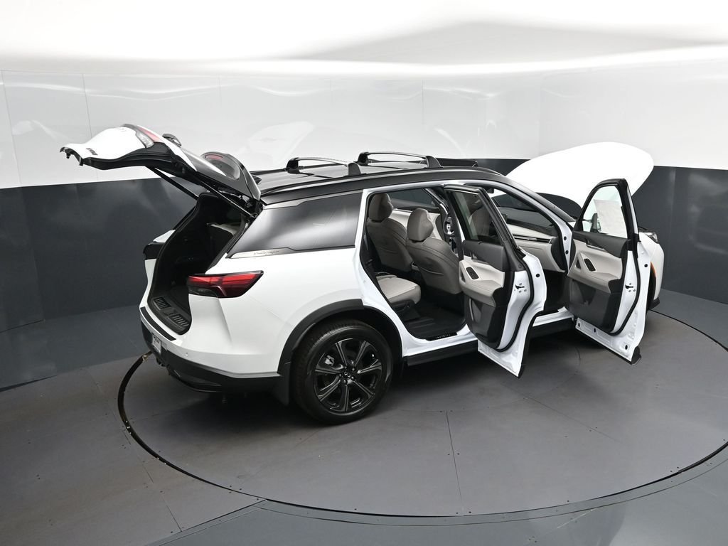 New 2027 2T RAD WHT INFINITI Autograph AWD image 50