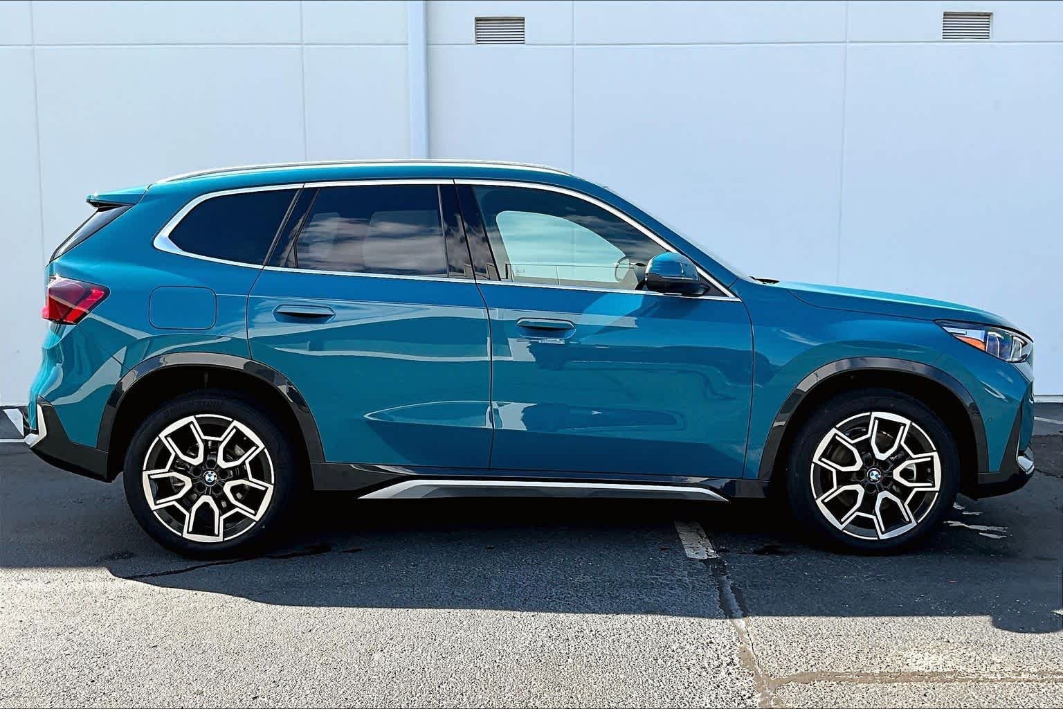 Certified Used 2025 Blue Bay Lagoon Metallic BMW xDrive28i image 34