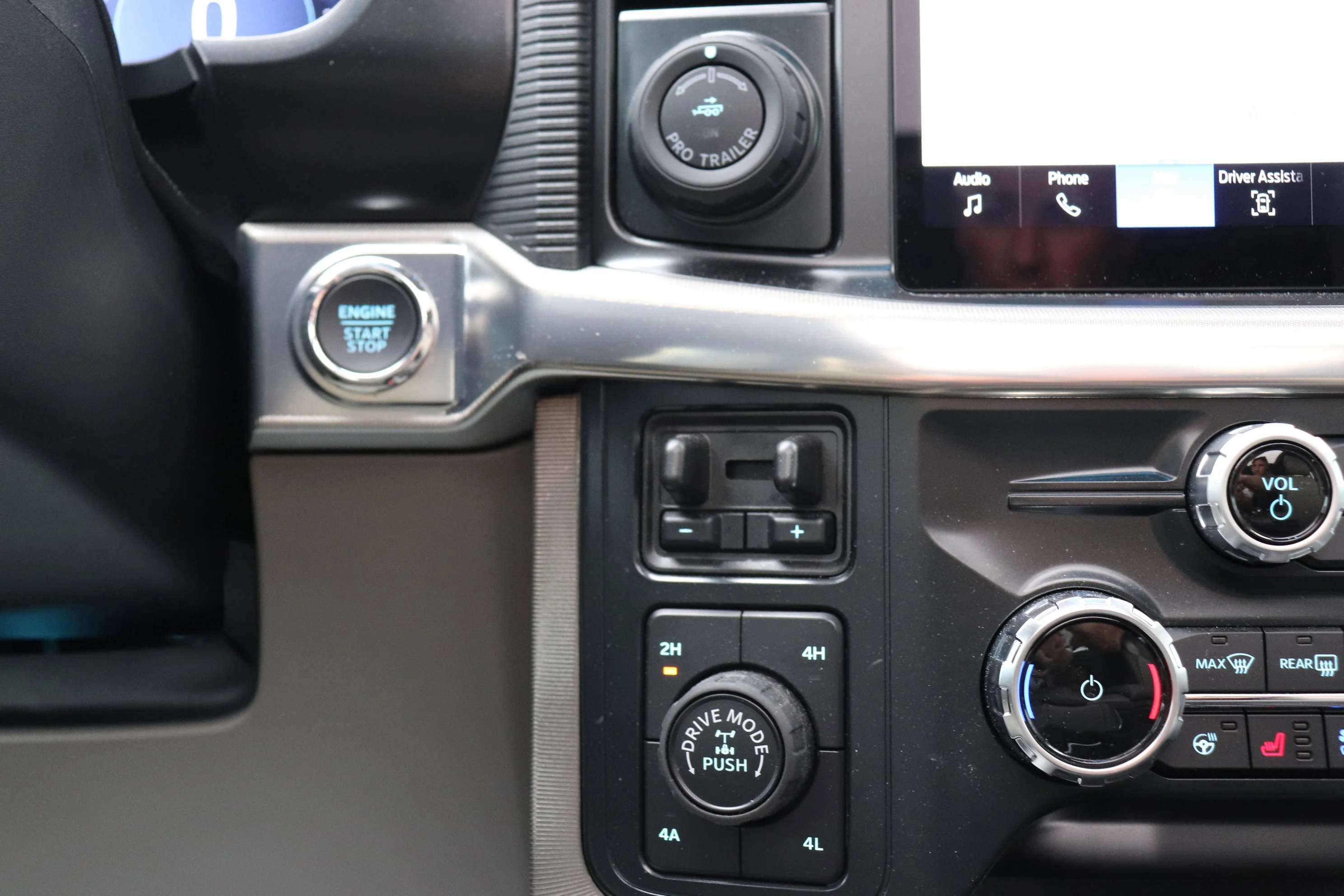 Used 2025 Black Ford Platinum image 12