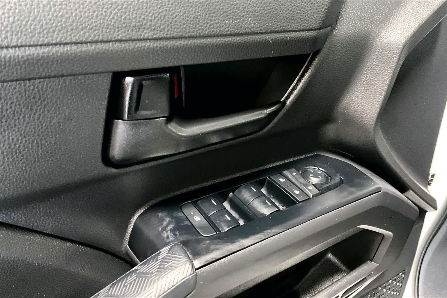 Used 2025 Ice Cap Toyota SR5 image 31