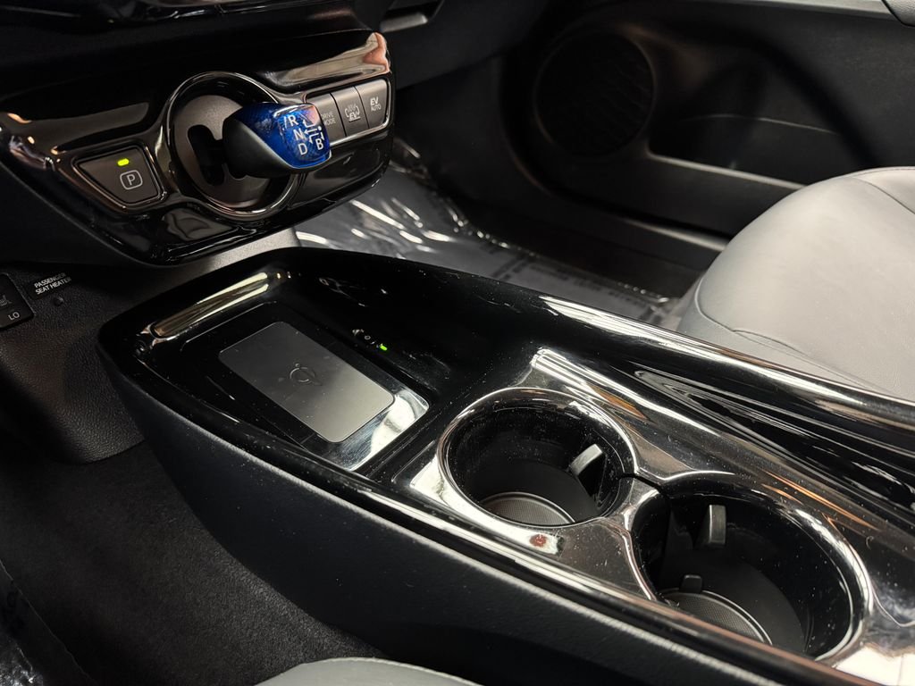 Used 2019 White Toyota Advanced image 18