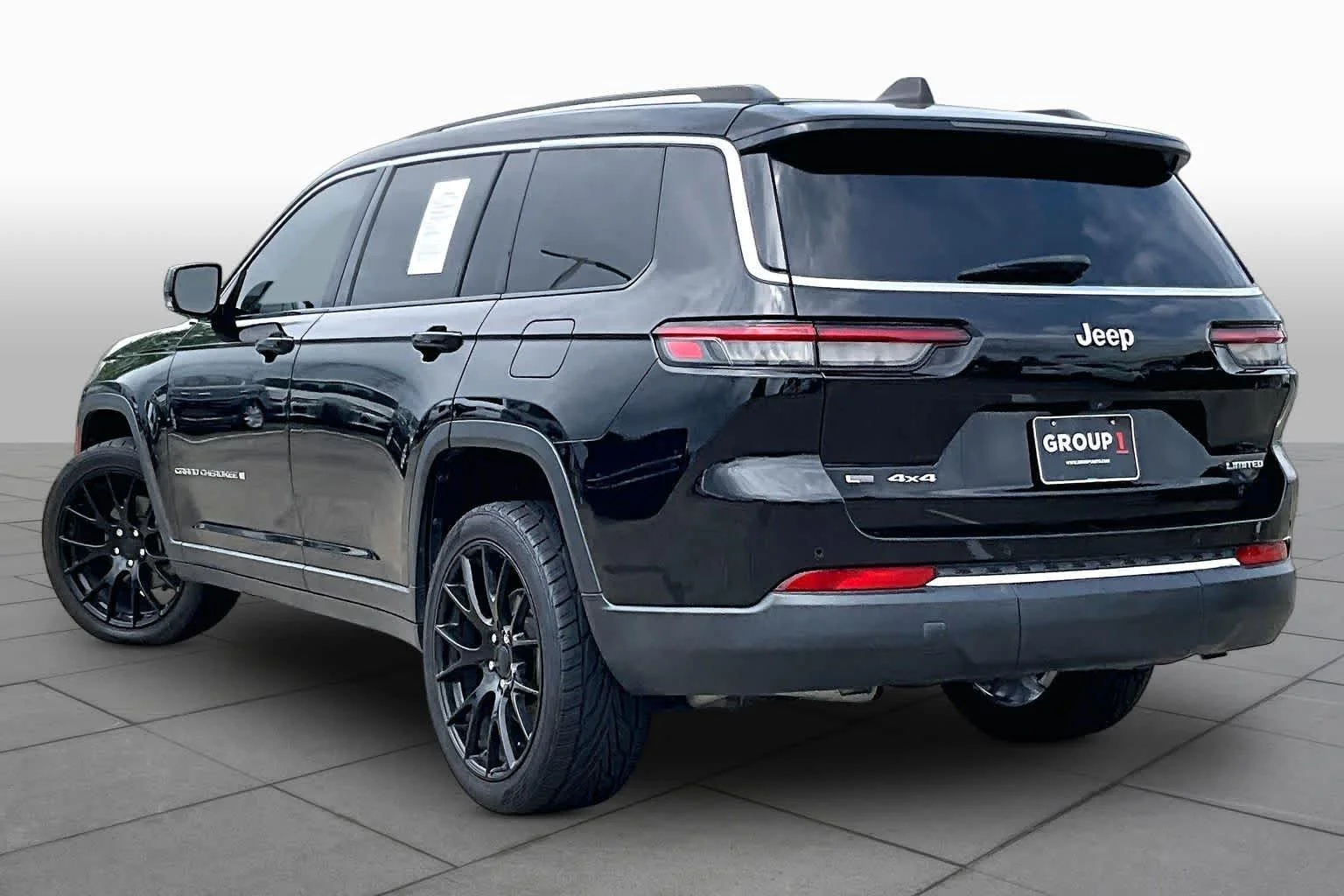 Used 2021 Diamond Black Crystal Pearlcoat Jeep Limited image 10