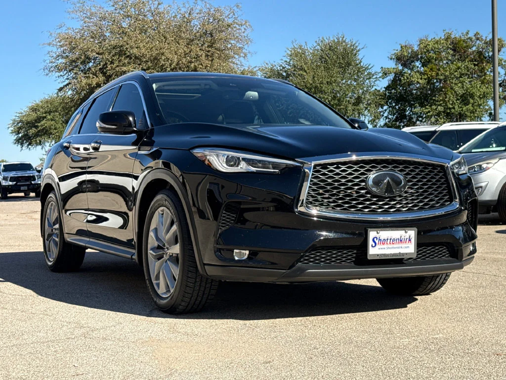 Used 2020 Black Obsidian INFINITI LUXE image 3