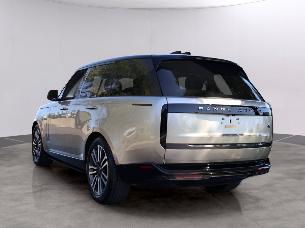 Used 2023 Batumi Gold Premium Metallic Land Rover SE image 2