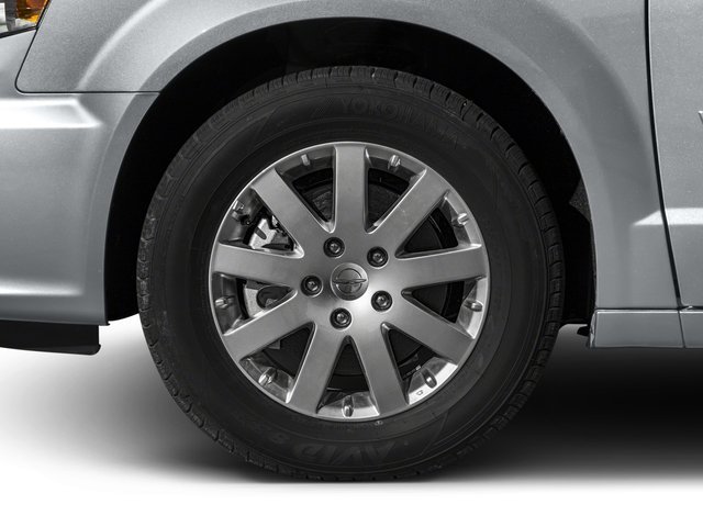Used 2016 Bright White Clearcoat Chrysler Touring image 14