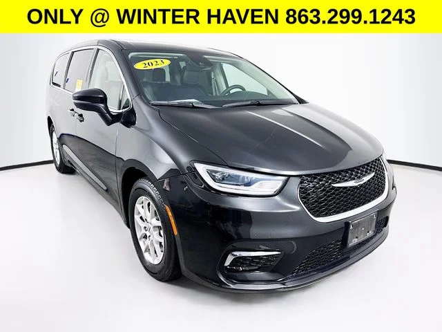 2023 Chrysler Pacifica Touring L's photo