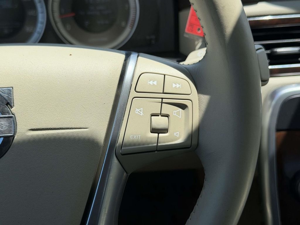 Used 2012 White Volvo 3.2 image 9