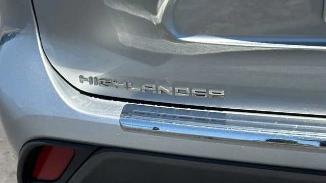 Used 2021 Silver Toyota XLE image 13