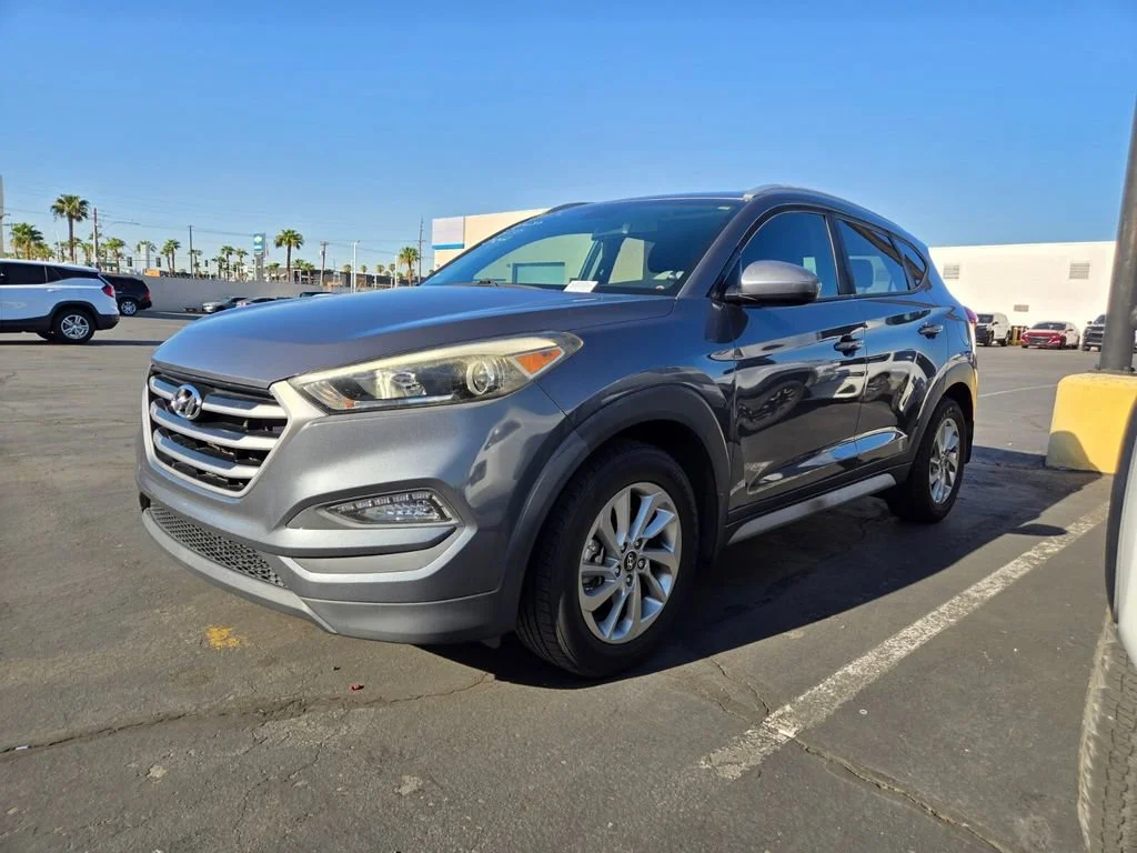Used 2017 Coliseum Gray Hyundai SE image 4
